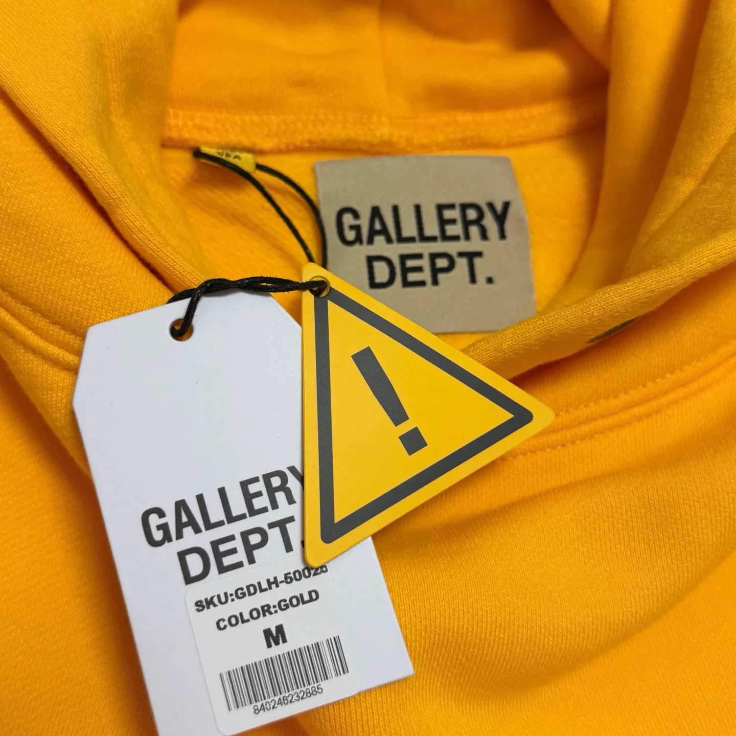 GALLERY DEPT. 90'S GD LOGO HOODIE 90's retro destruction yellow English hoodie Yellow S-XL Needs custom weaving and dyeing 500g high weight sweatshirt fabric Light fleece treatment on the inside Overall quite wide and comfortable Loose version Trendy and fashionable Same as the original version Water slurry non-touch printing process Original consistent hang tag with G LOGO hanging beads